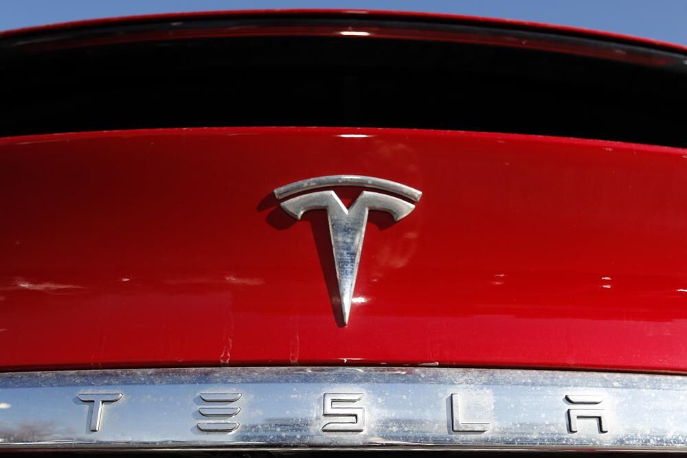 Parents of two college students killed in a Tesla allege design flaw trapped them in the burning car